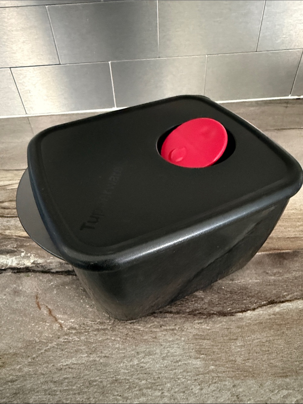 Tupperware Rock n Serve 6 1/4 cup
